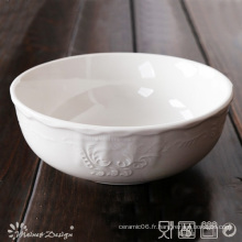 Porcelaine blanche avec un bol de design classique